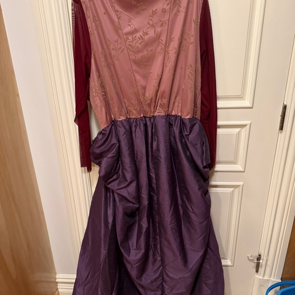 Plus Size Disney Hocus Pocus Women's Sarah Sanderson Halloween Costume - Picture 4 of 8